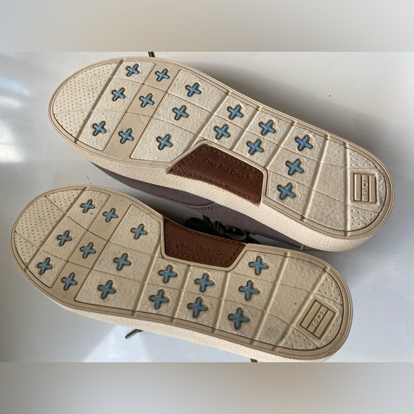 🎅🏼 Brand new TOMS men’s sneakers size 9 - Picture 3 of 3